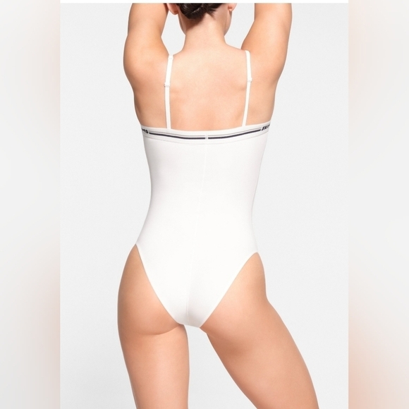 SKIMS FITS EVERYBODY LOGO Brief Bodysuit Marble White Xlarge NWT - Picture 3 of 6